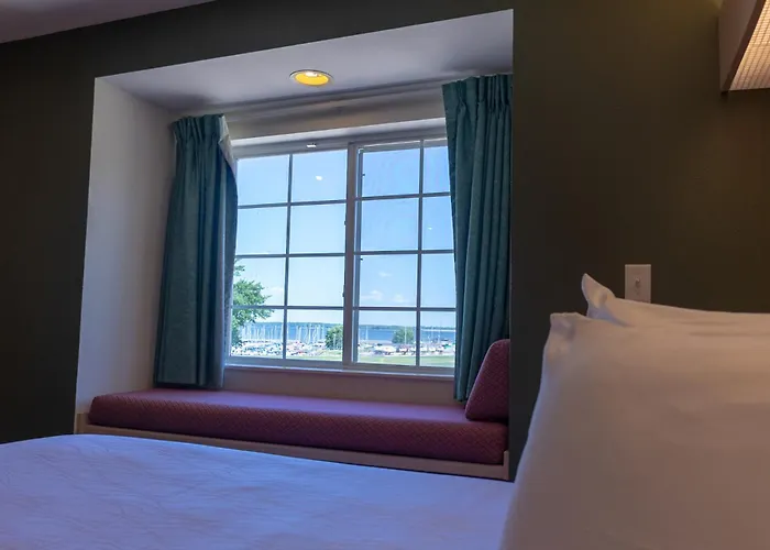 Mariner's Village 2* Carlyle