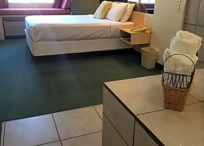 Mariner's Village Resort 2*